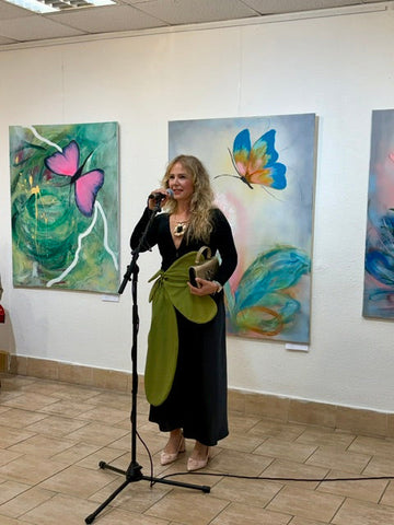 Why I Paint Butterflies: A Journey of Transformation, Growth and Learning to Trust Your Wings